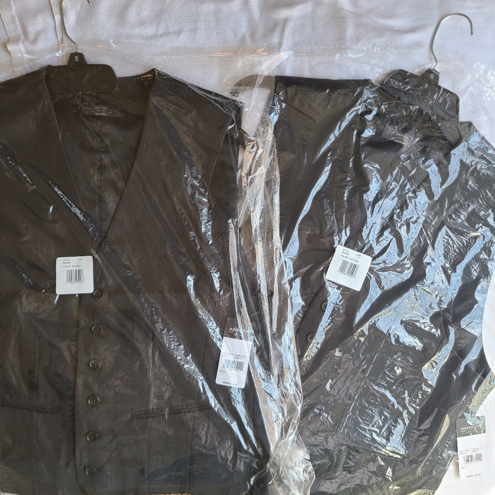 *NEW* TWO Arrow USA 1851 Men's Suit Vests (S)